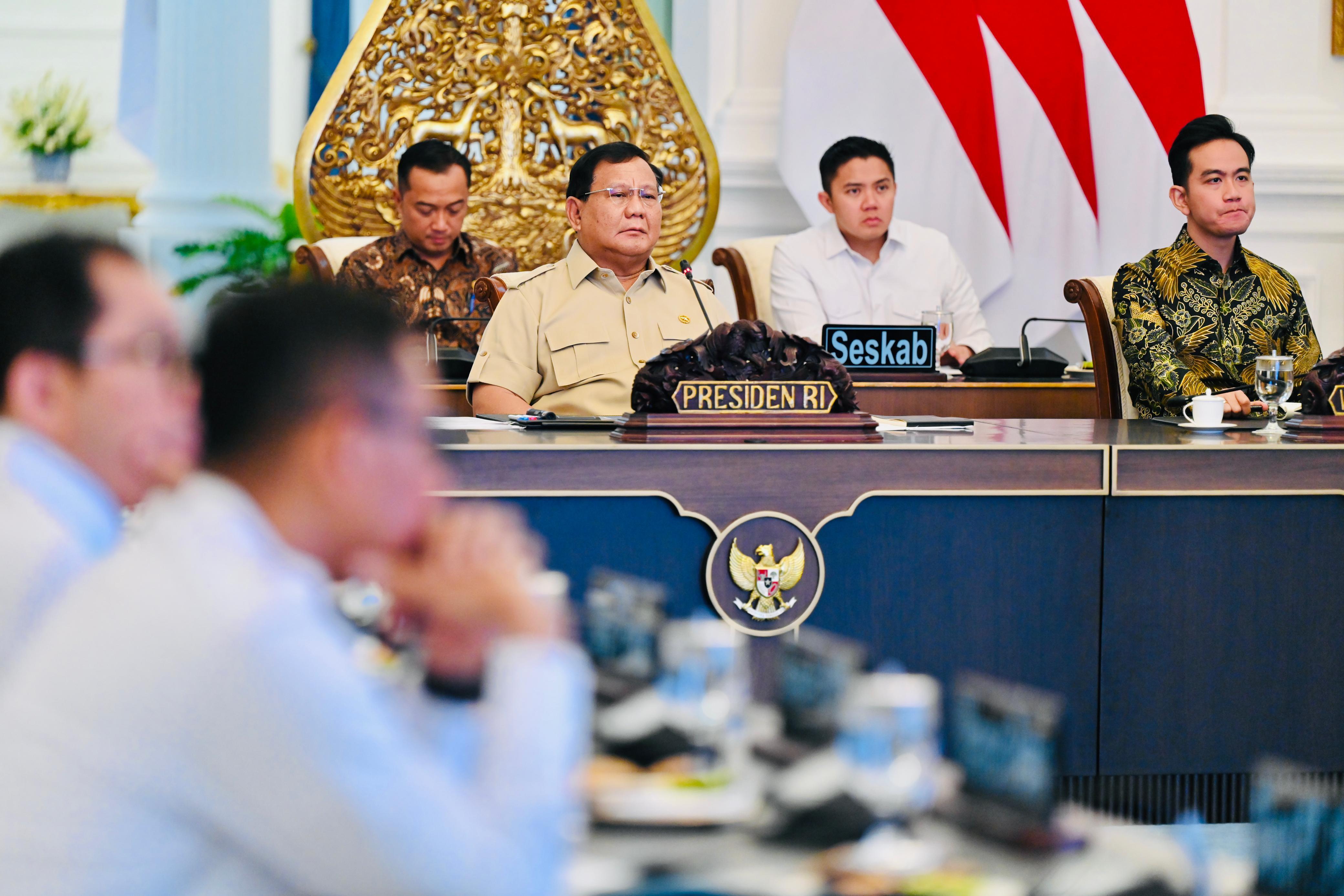 Dari Meja Rapat ke Tengah Rakyat, Prabowo Pastikan Kebijakan Berjalan Nyata